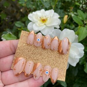 Elegant Gold and Nude Nail Set